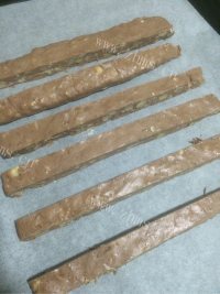 香喷喷的可可花生牛轧糖做法图解4)