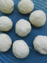 美味的香葱火腿面包做法图解6)