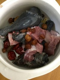 鲜美可口的滋补乌鸡汤做法图解5)