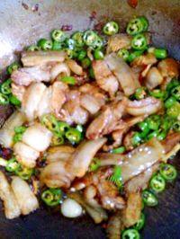 家常菜尖椒回锅肉