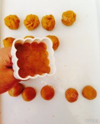 美味的方瓜馅广式月饼做法图解12)