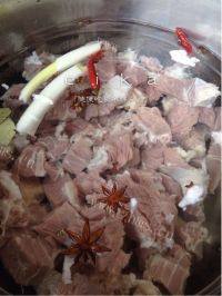 暖暖的清炖牛肉做法图解3)