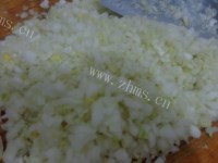 诱人的猪肉白菜饺子做法图解2)