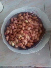 下酒菜香脆花生米做法图解2)