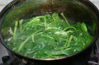 菠菜丸子汤自制做法图解4)