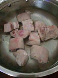 温补的黄豆猪蹄汤做法图解2)
