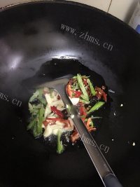 营养丰富的花菜炒肉做法图解3)