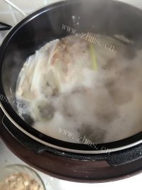 营养的滋补茶香鸡汤做法图解4)