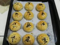 美味蛋黄肉松月饼做法图解28)