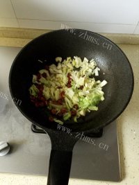 美味的腊肠炒饭做法图解3)