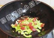 家常菜苦瓜炒腊肠