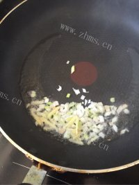 美味的茄汁大虾做法图解5)