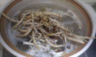茶树菇排骨汤做法图解6)