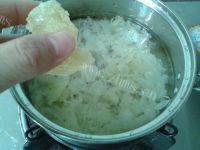 「DIY美食」银耳雪梨糖水做法图解6)