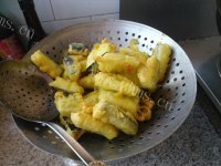 色泽鲜亮的蒜香茄条做法图解7)