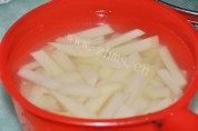 家常菜酸辣土豆条做法图解2)