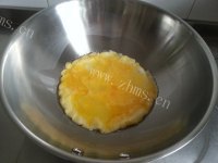 热腾腾的西红柿炒鸡蛋做法图解2)