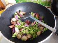 家常菜毛豆烧茄子做法图解12)