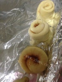 在家做的蜂蜜小面包做法图解7)