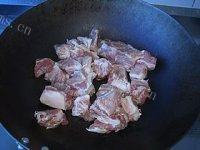 口感好的排骨炖玉米做法图解2)