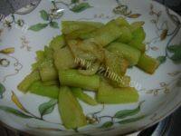 香脆的土豆烧茄子做法图解5)