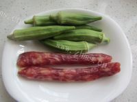 美味的干煸香肠秋葵做法图解1)