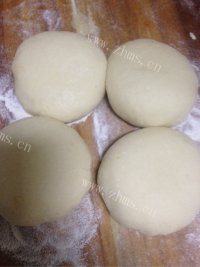 自制发面红糖饼做法图解3)