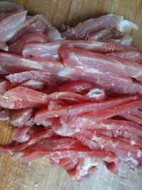 美味营养的豇豆炒肉丝做法图解2)