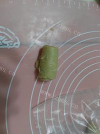 美味蛋黄肉松月饼做法图解19)