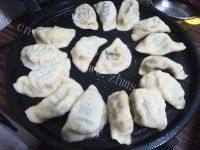 美美厨房之煎饺做法图解3)