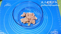 美味的纯天然桃山皮月饼做法图解10)