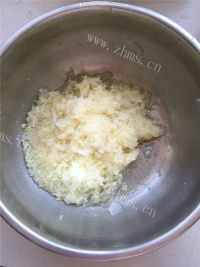 好吃的白菜粉条馅饼做法图解2)