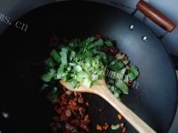 营养可口的蔬菜鲜肉炒饭做法图解5)