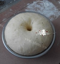 自制肉松餐包做法图解2)