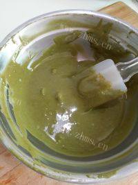 美味的抹茶蜜豆小蛋糕做法图解4)