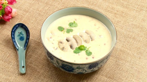 色香味浓的奶油蘑菇汤