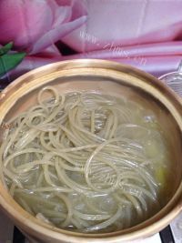 营养的酸菜炖排骨做法图解10)