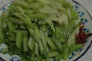 素炒芹菜做法图解2)