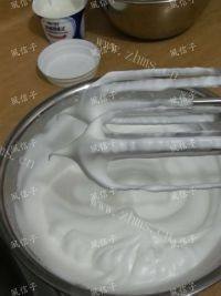 自制酸奶戚风做法图解9)