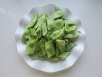 美味的扁豆炒肉做法图解2)