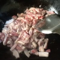 回味无穷的蒜苔炒肉丝做法图解6)