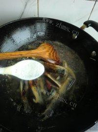 泥鳅炖豆腐自制做法图解7)