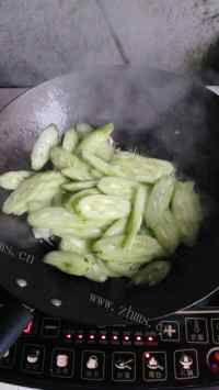 爆炒黄瓜木耳猪肉丝~简单美味做法图解4)