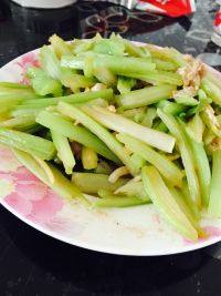 家常菜芹菜炒肉