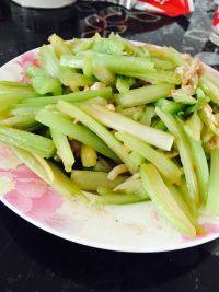 家常菜芹菜炒肉