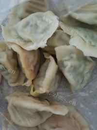 美味的油煎水饺做法图解1)