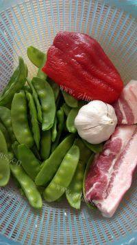 自制荷兰豆炒肉片做法图解1)