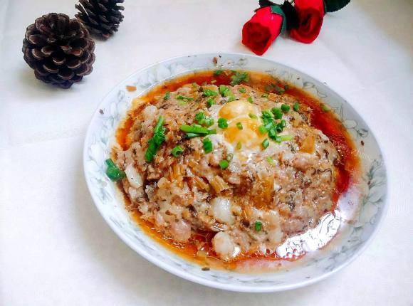 咸蛋蒸肉饼