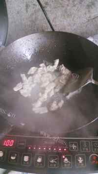 家常春包菜炒肉丝做法图解2)