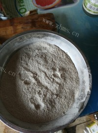 自制粉蒸肉做法图解1)
